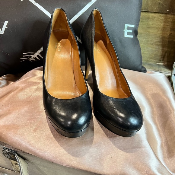Authentic Gucci Platform Pumps - Picture 6 of 15